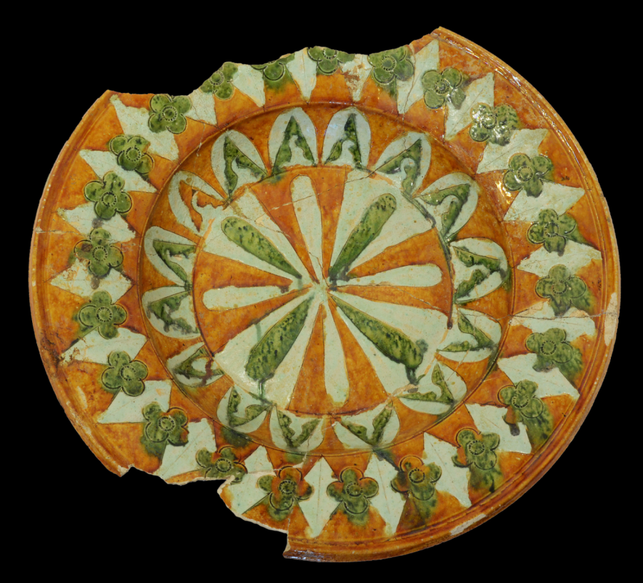 Polichrómovaný tanier po rekonštrukcii, 16. stor. Fotogaléria