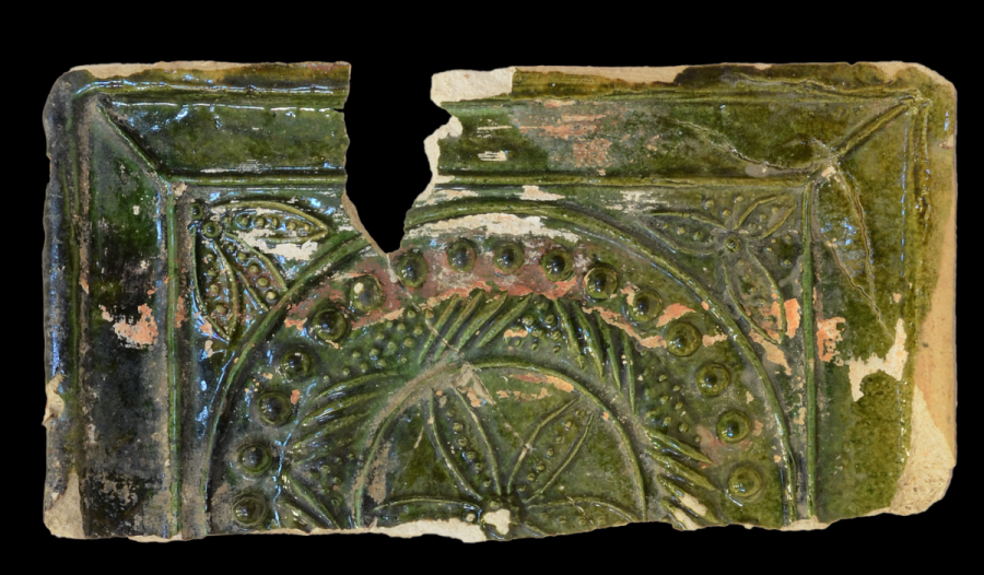 Fragment zelenoglazovanej kachlice s rozetou,16. stor. Fotogaléria