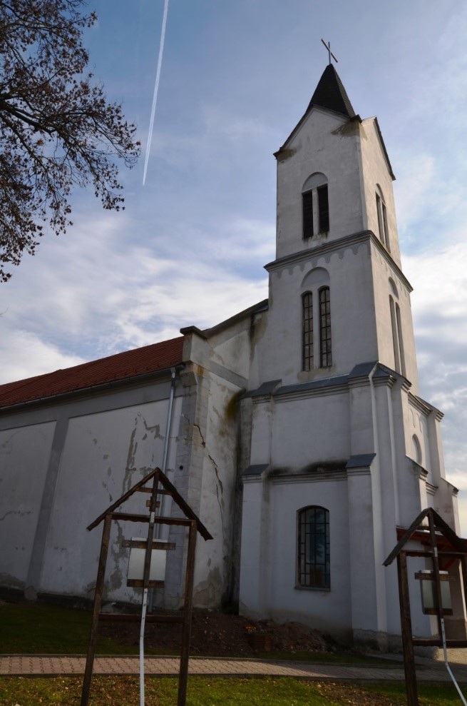 NKP Rímskokatolícky kostol Narodenia Panny Márie v Holiši Fotogaléria