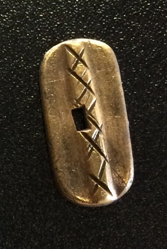 Zdobený pliesok medený, 16. – 17. stor Fotogaléria