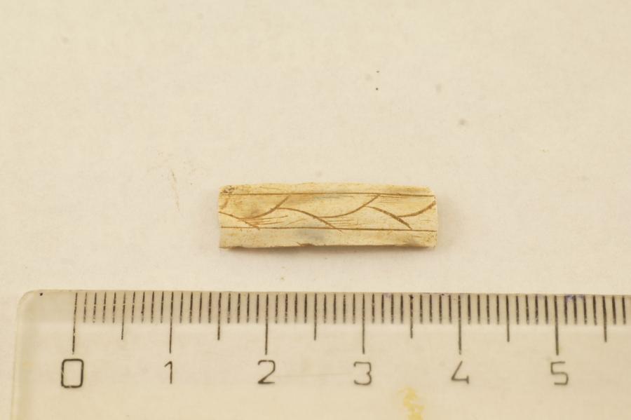 Zdobená kostená platnička, 16. – 17. stor. Fotogaléria