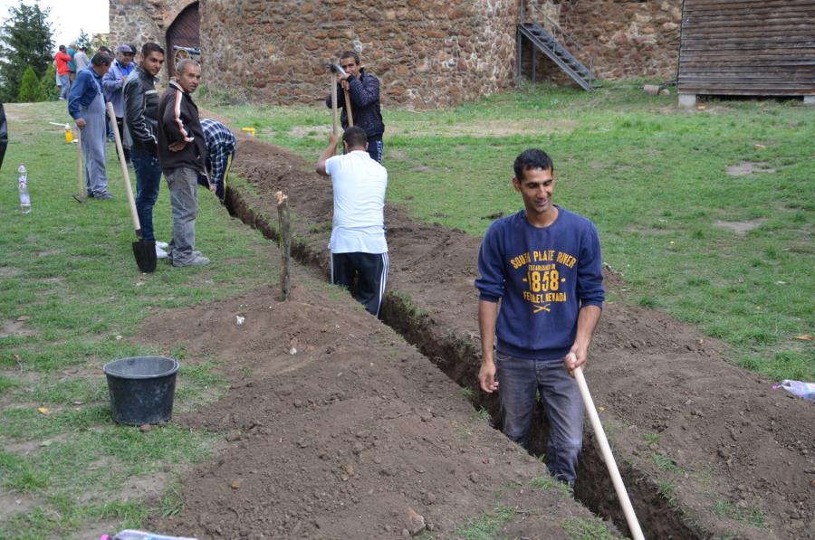 Vyhlbovanie ryhy pre uzemnenie Fotogaléria